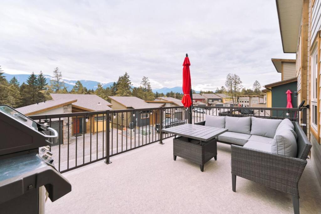 Oasis Getaway, Mins To Lake, King Bed, Dbl Garage Invermere Exterior photo